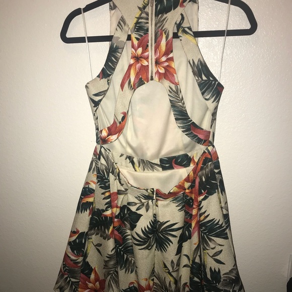 Floral straps back dress - Picture 3 of 3